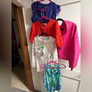 Lot of 6 women’s tops.